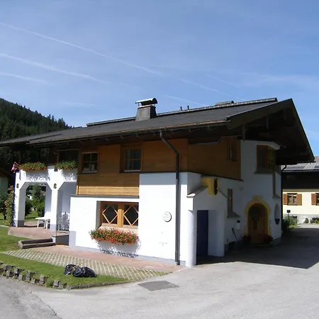 Apartment Haus Spencer Occupies A Lovely Position Near The Center Of Filzmoos