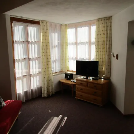 Haus Spencer Occupies A Lovely Position Near The Center Of Apartment *